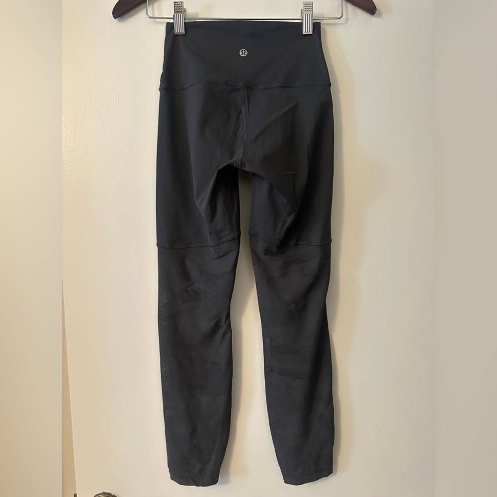 Lululemon Sheer Camo Grey Athletic Leggings Womens Size 4